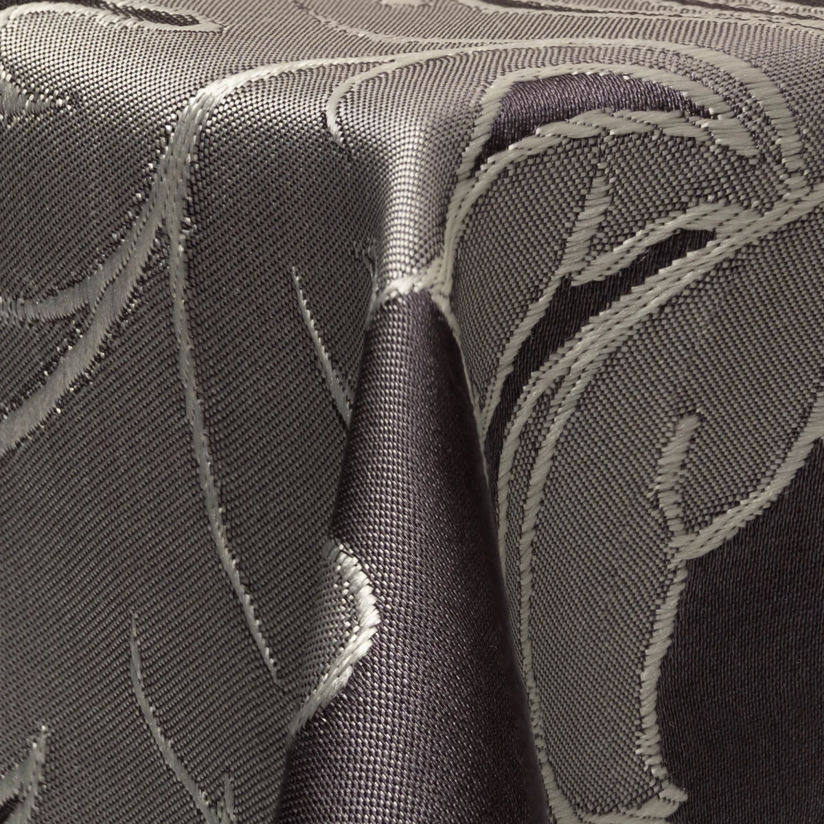 L.GRAPE linen swatch